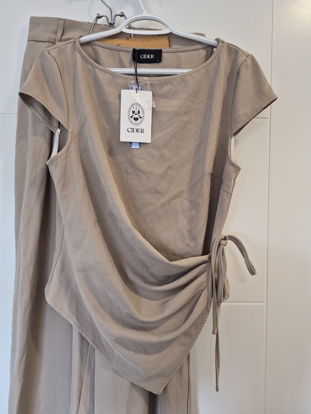 CIDER Taupe Set - Picture 2 of 11